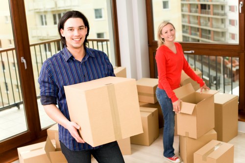 Screen-reader friendly local removal van information